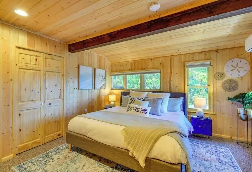 Scenic Hood Canal Home W/ Private Beach & Hot Tub!