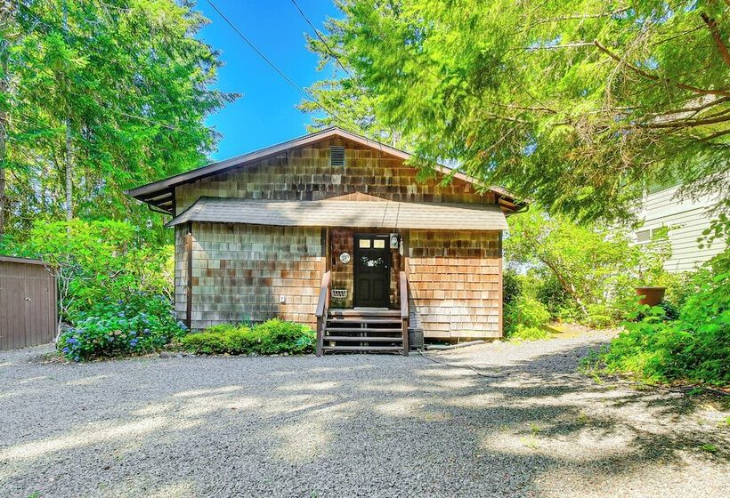Scenic Hood Canal Home W/ Private Beach & Hot Tub!