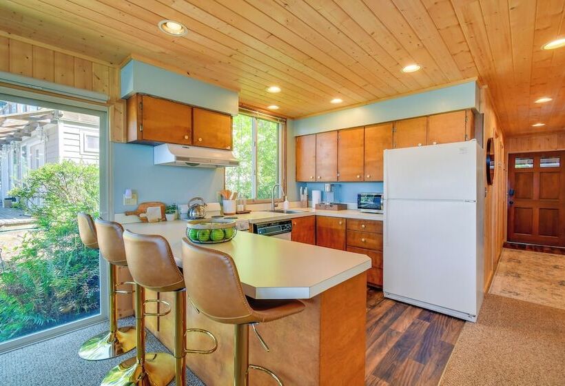 Scenic Hood Canal Home W/ Private Beach & Hot Tub!