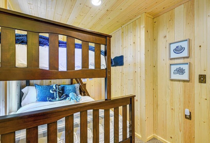 Scenic Hood Canal Home W/ Private Beach & Hot Tub!