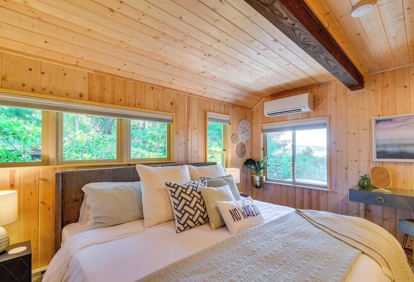 Scenic Hood Canal Home W/ Private Beach & Hot Tub!