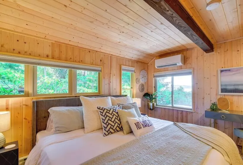 Scenic Hood Canal Home W/ Private Beach & Hot Tub!