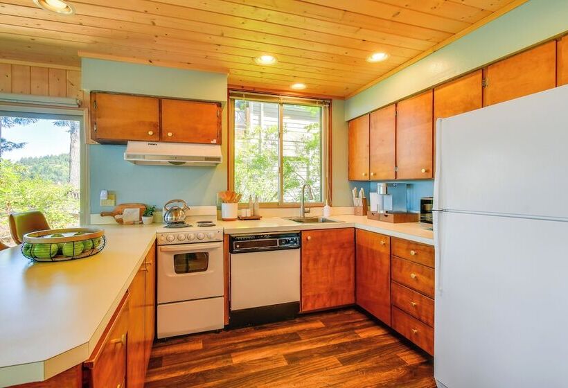 Scenic Hood Canal Home W/ Private Beach & Hot Tub!