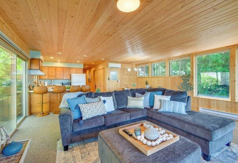 Scenic Hood Canal Home W/ Private Beach & Hot Tub!