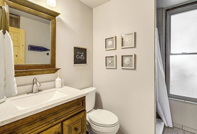 Scenic Hood Canal Home W/ Private Beach & Hot Tub!