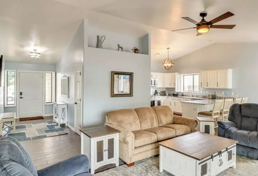 3 Mi To Lake: Home W/ Hot Tub In Show Low