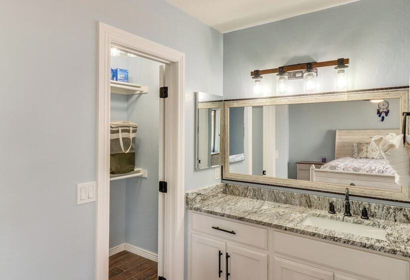 3 Mi To Lake: Home W/ Hot Tub In Show Low