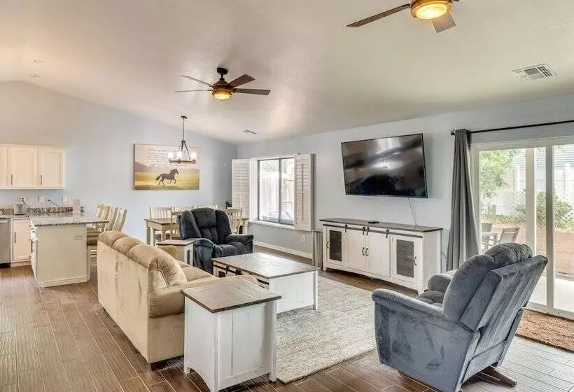 3 Mi To Lake: Home W/ Hot Tub In Show Low
