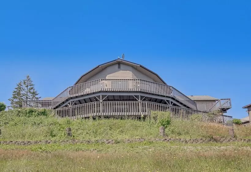 Spacious Camano Home W/ Hot Tub & Water Views!