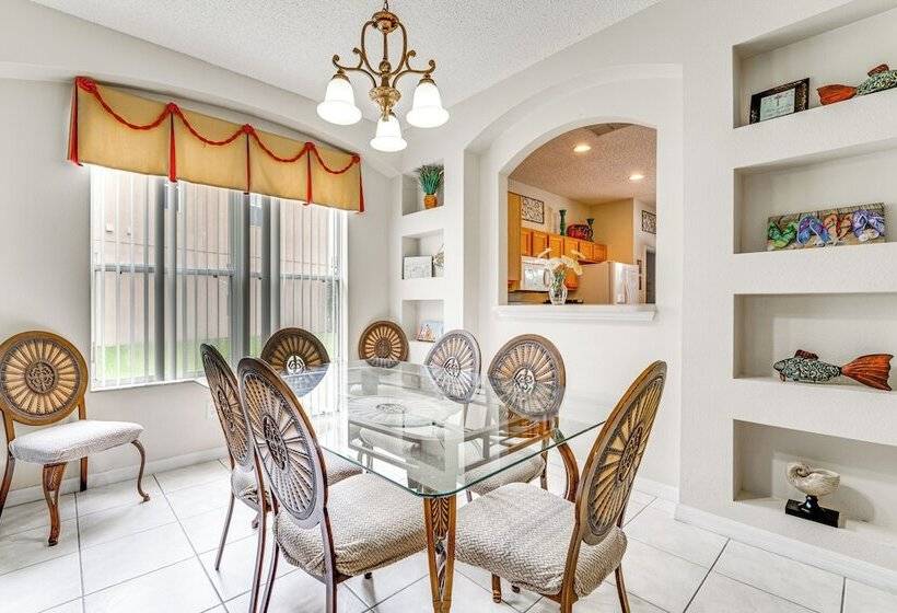 6 Mi To Disney World: Spacious Kissimmee Retreat!