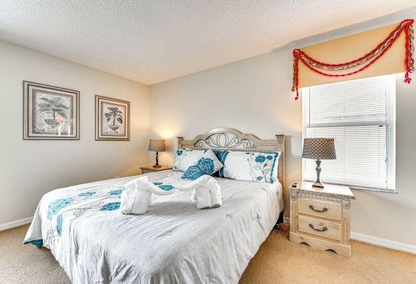 6 Mi To Disney World: Spacious Kissimmee Retreat!