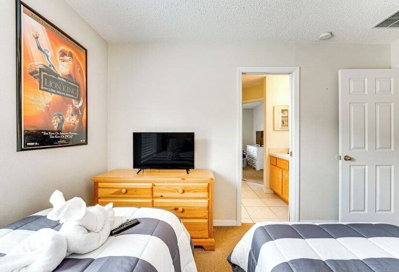 6 Mi To Disney World: Spacious Kissimmee Retreat!