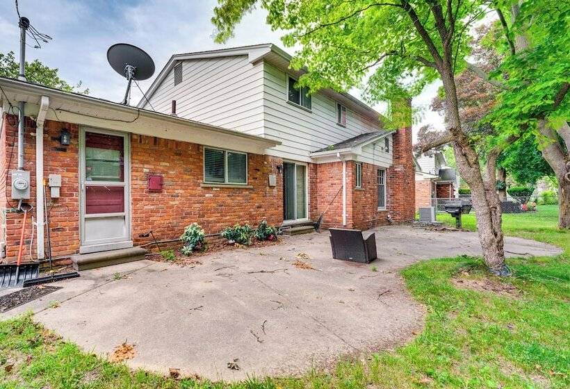 Spacious Southfield Home W/ Patio & Yard!