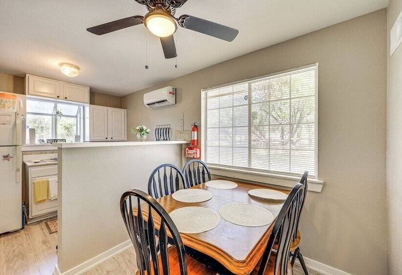 Bandera Carriage House W/ Medina River Access!