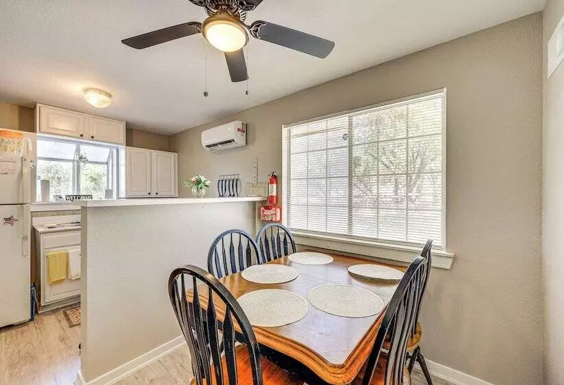 Bandera Carriage House W/ Medina River Access!