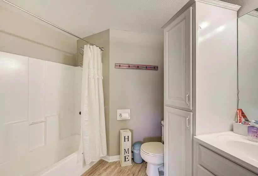 Bandera Carriage House W/ Medina River Access!