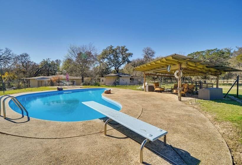 Bandera Carriage House W/ Medina River Access!