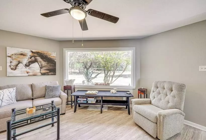 Bandera Carriage House W/ Medina River Access!