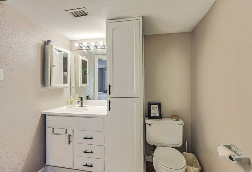 Bandera Carriage House W/ Medina River Access!