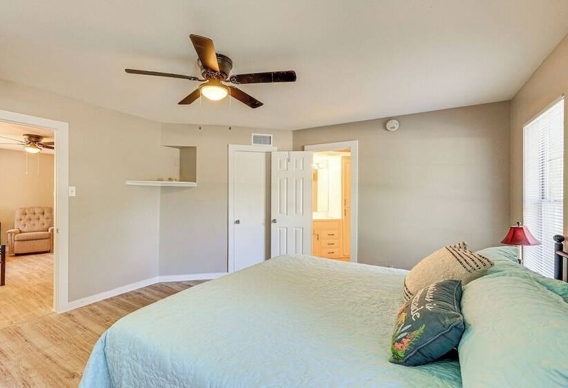 Bandera Carriage House W/ Medina River Access!