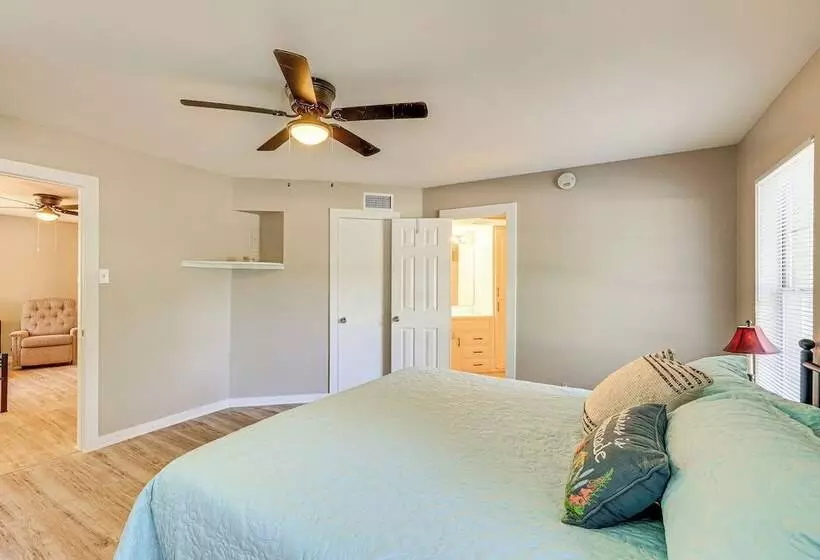 Bandera Carriage House W/ Medina River Access!