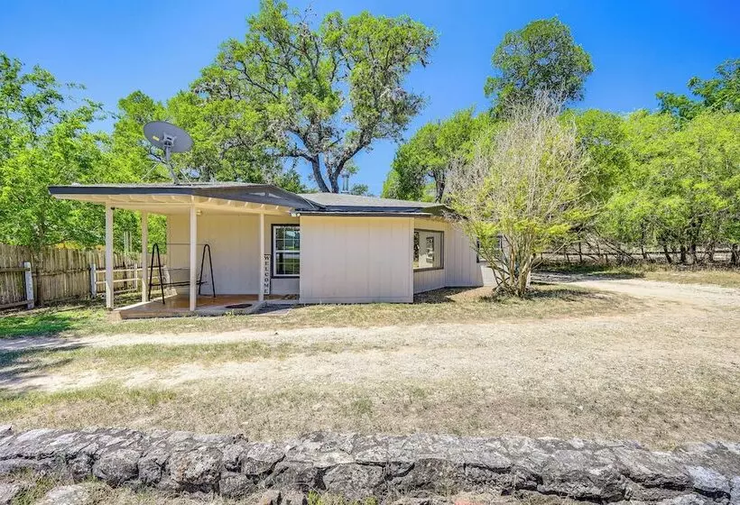 Bandera Carriage House W/ Medina River Access!