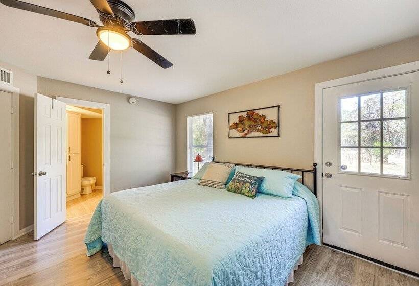 Bandera Carriage House W/ Medina River Access!