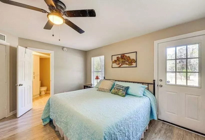 Bandera Carriage House W/ Medina River Access!