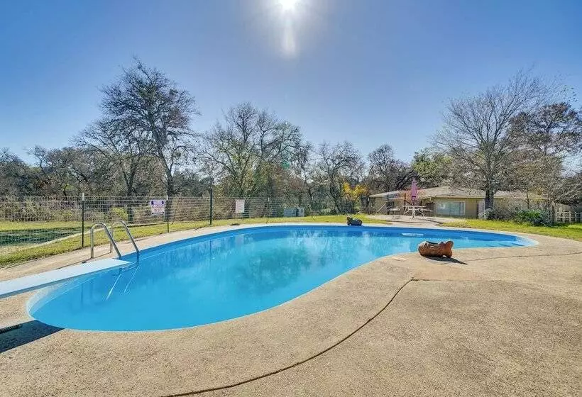 Bandera Carriage House W/ Medina River Access!