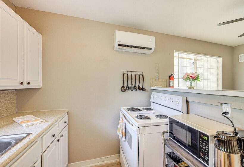 Bandera Carriage House W/ Medina River Access!