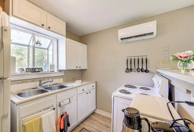 Bandera Carriage House W/ Medina River Access!