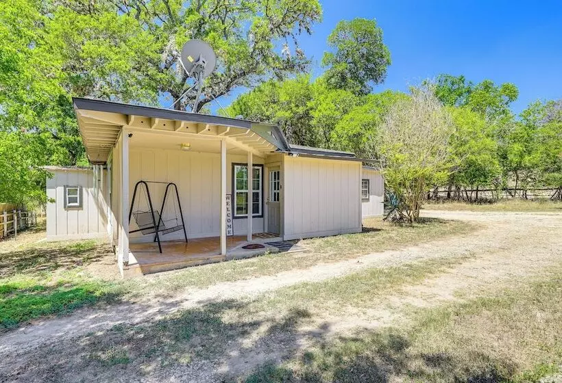 Bandera Carriage House W/ Medina River Access!