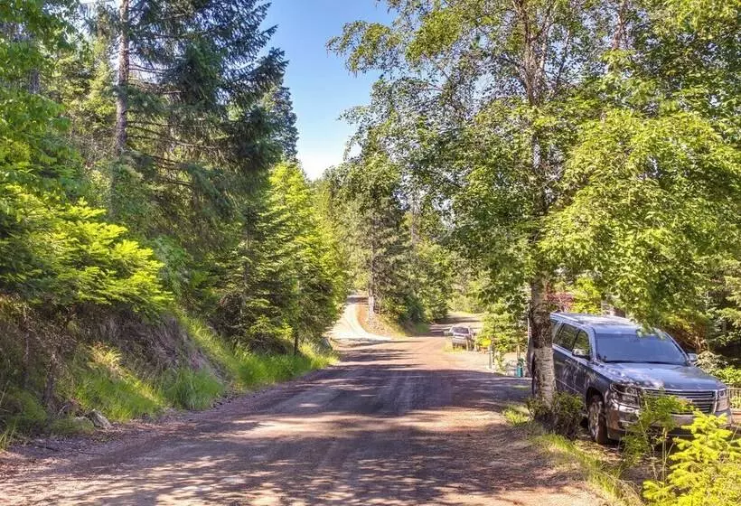 Beautiful Lake Coeur D Alene Retreat: Deck & View!