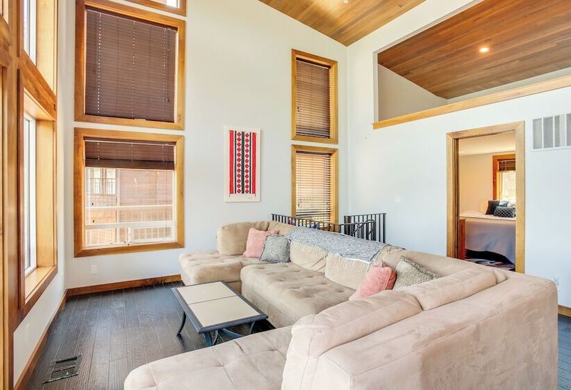 Beautiful Lake Coeur D Alene Retreat: Deck & View!