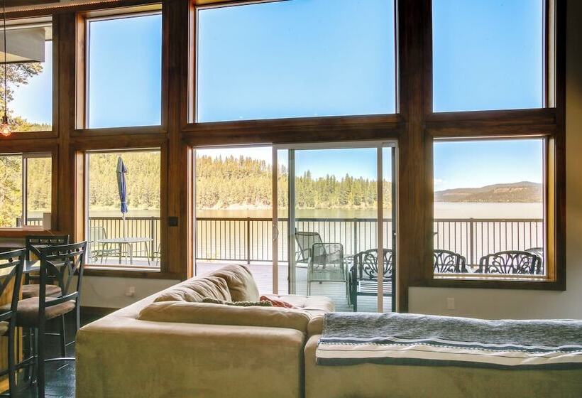 Beautiful Lake Coeur D Alene Retreat: Deck & View!