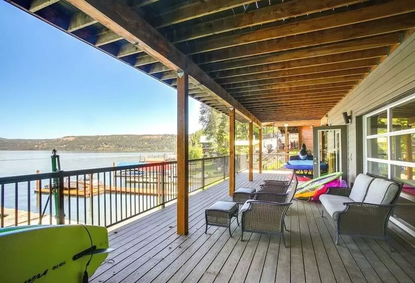 Beautiful Lake Coeur D Alene Retreat: Deck & View!