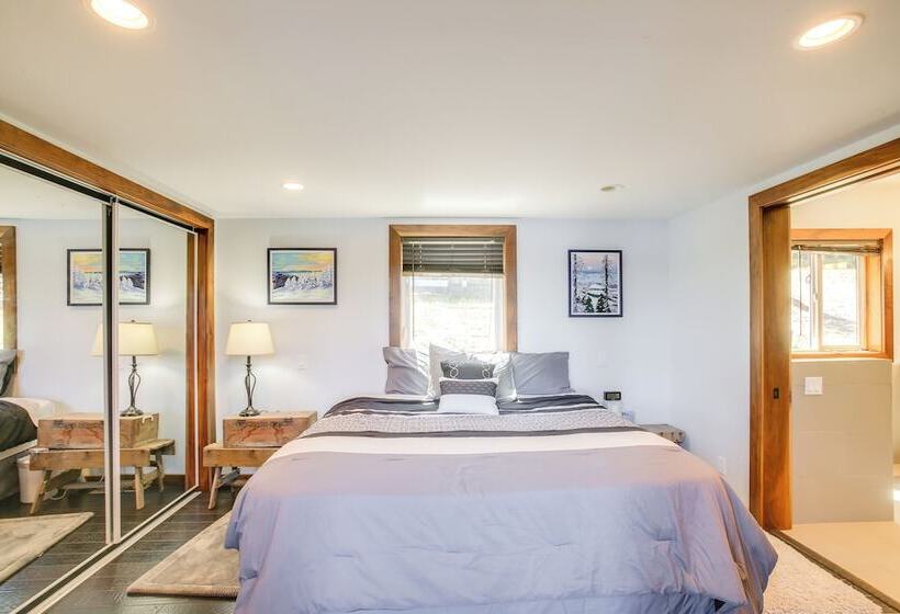 Beautiful Lake Coeur D Alene Retreat: Deck & View!