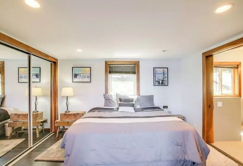 Beautiful Lake Coeur D Alene Retreat: Deck & View!