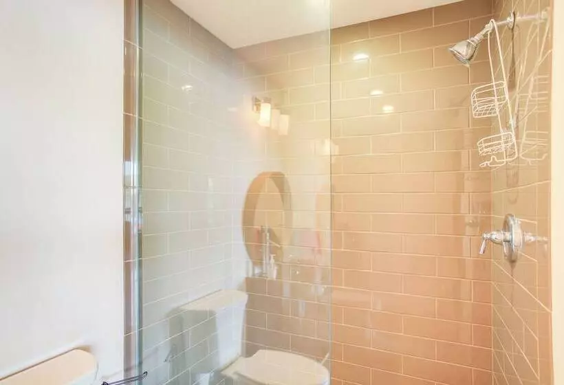 Beautiful Lake Coeur D Alene Retreat: Deck & View!