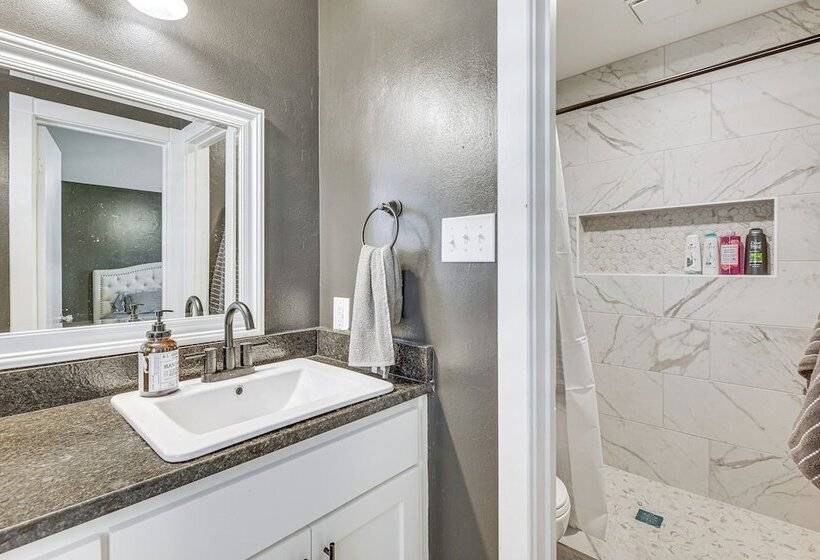 Bryan Home W/ Yard & Deck ~ 4 Mi To Aggieland