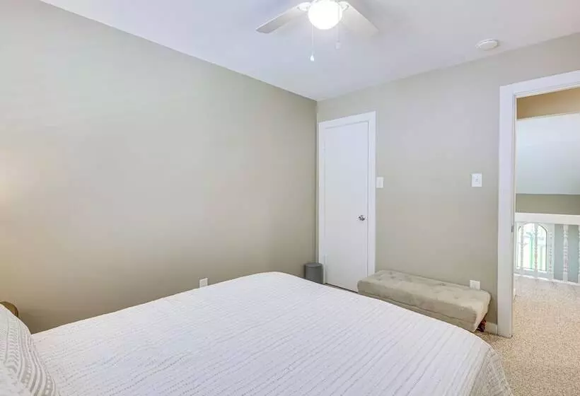Bryan Home W/ Yard & Deck ~ 4 Mi To Aggieland