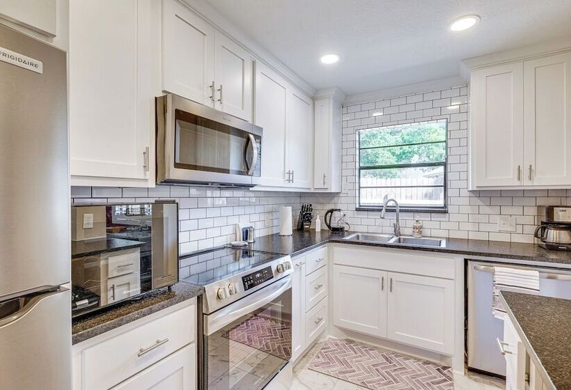 Bryan Home W/ Yard & Deck ~ 4 Mi To Aggieland