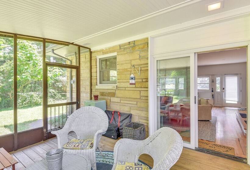 Charming Union Pier Home W/ Deck: Half Mi To Beach