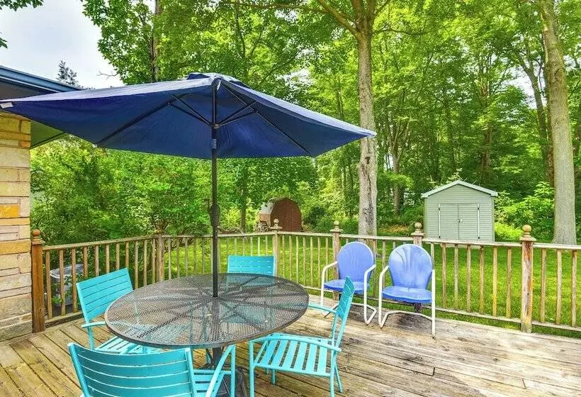 Charming Union Pier Home W/ Deck: Half Mi To Beach