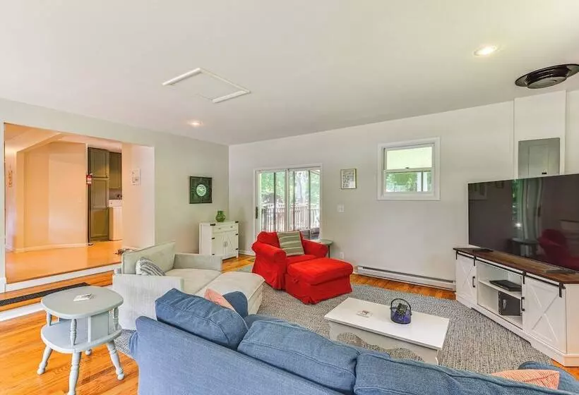 Charming Union Pier Home W/ Deck: Half Mi To Beach