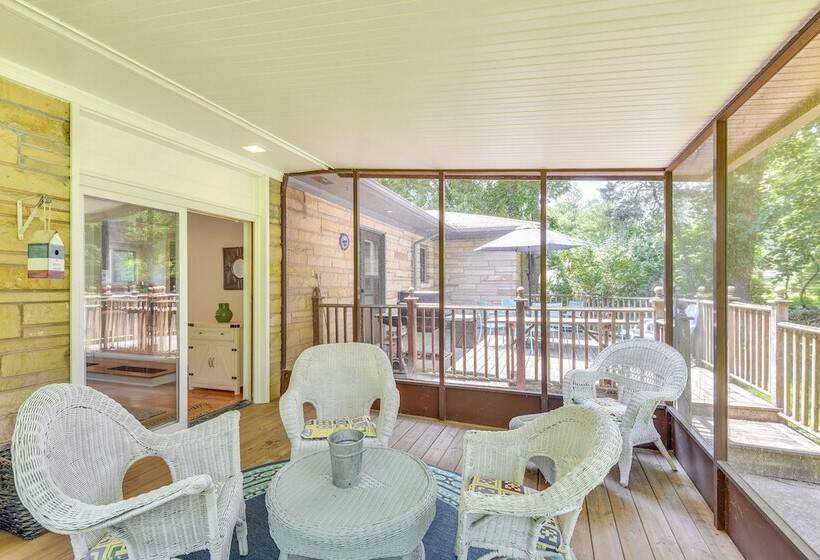 Charming Union Pier Home W/ Deck: Half Mi To Beach