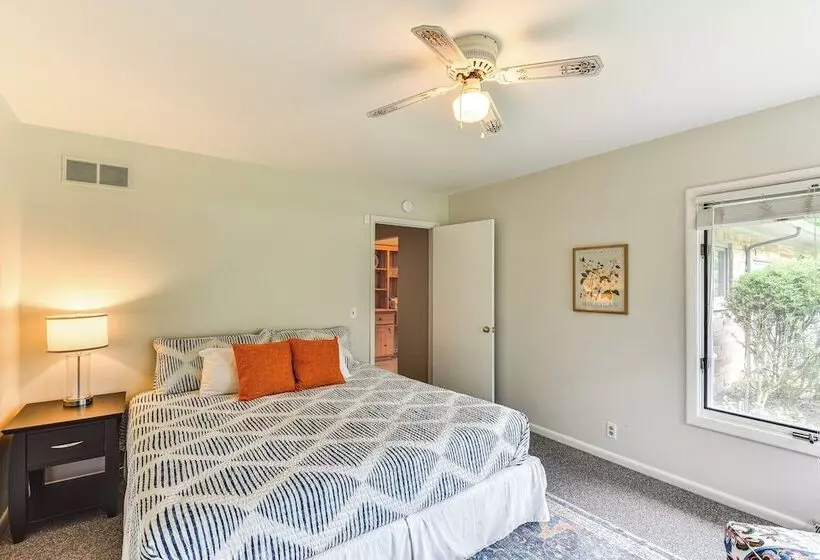 Charming Union Pier Home W/ Deck: Half Mi To Beach