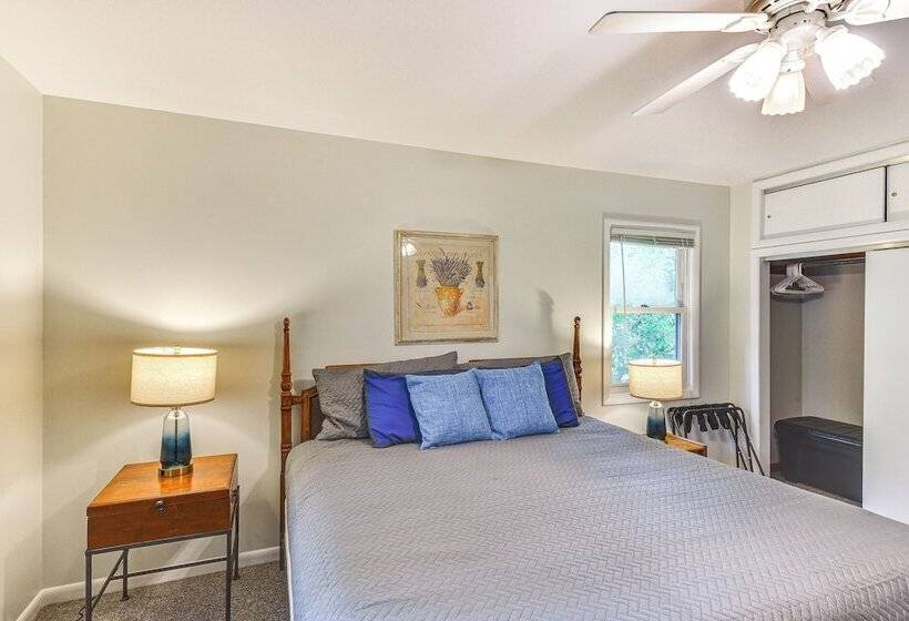 Charming Union Pier Home W/ Deck: Half Mi To Beach