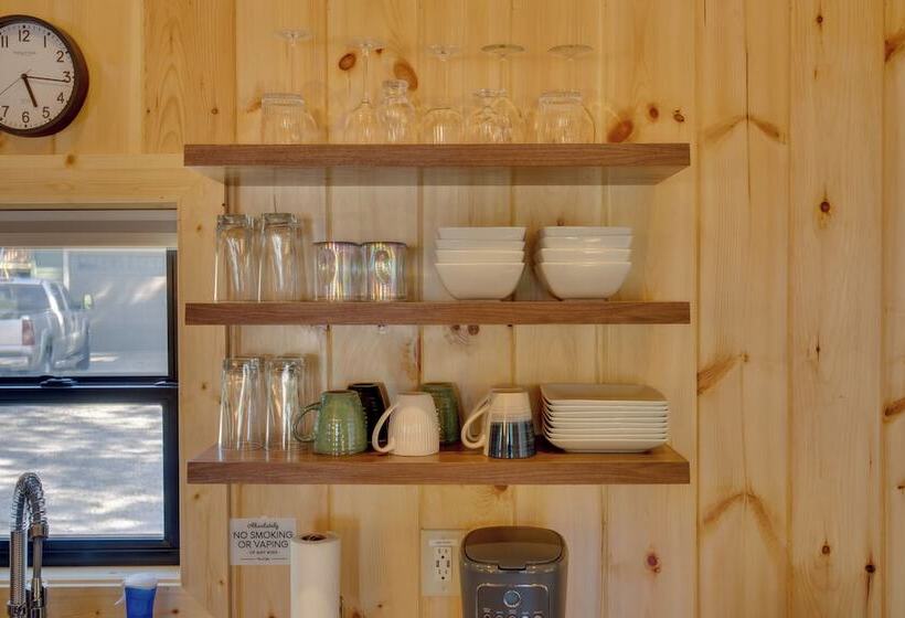 Deck & Grill: Lake Of The Ozarks Cabin In Warsaw