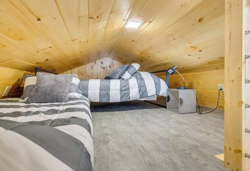 Deck & Grill: Lake Of The Ozarks Cabin In Warsaw